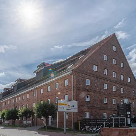 Kietz-domizil Mit Balkon & Mueritzblick Im Historischen Speicher * 바렌