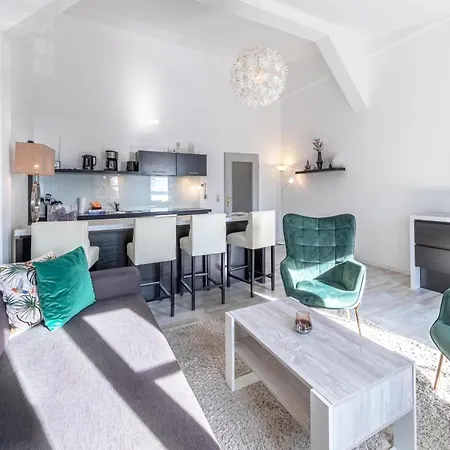 Kietz-domizil Mit Balkon & Mueritzblick Im Historischen Speicher 바렌