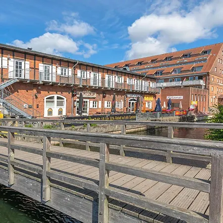 Kietz-domizil Mit Balkon & Mueritzblick Im Historischen Speicher 아파트 바렌